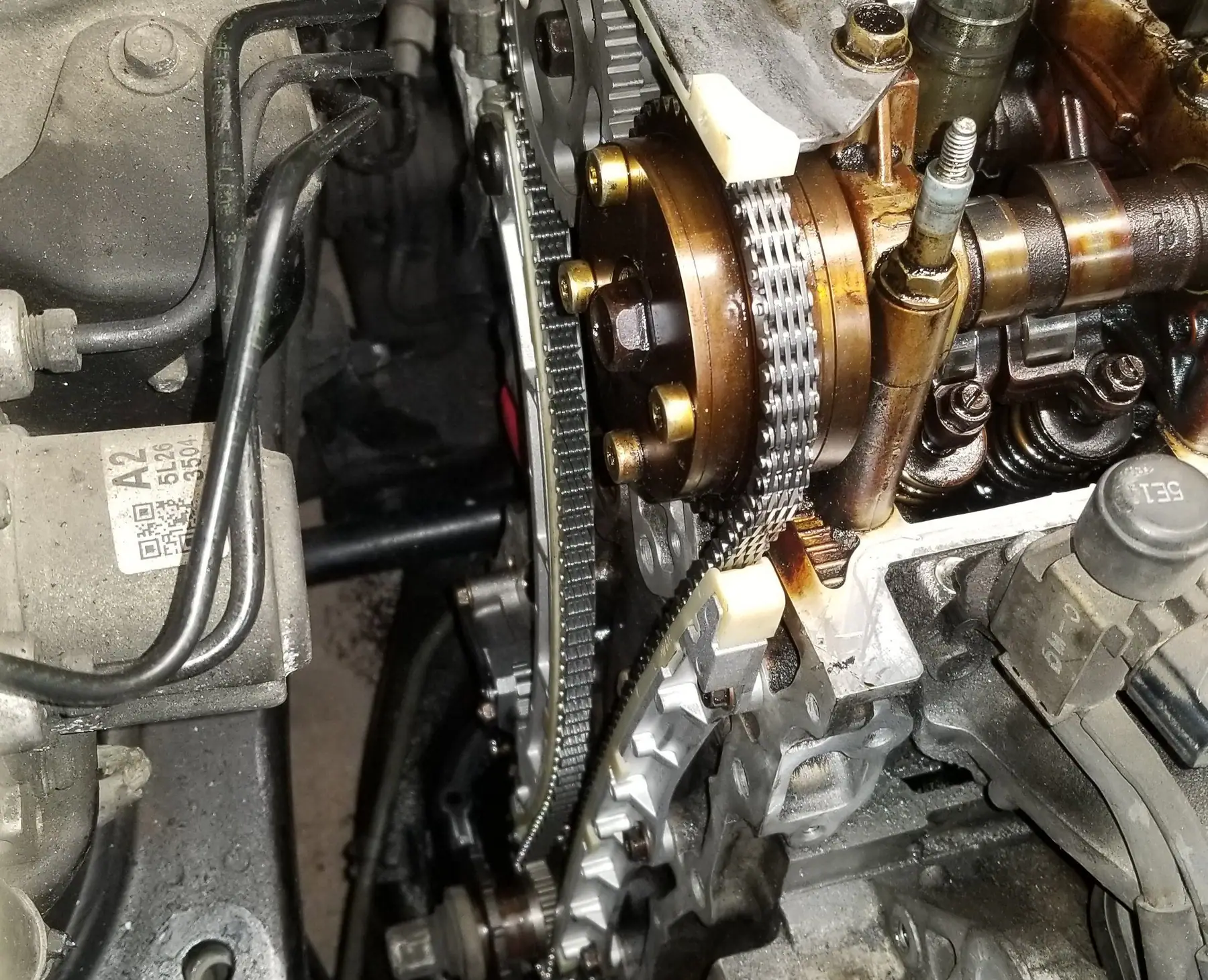 Timing chain and cam phaser on an engine with the front cover off